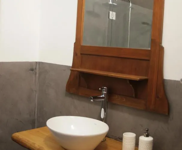 住宿加早餐酒店 Val Valerna 勒泽诺